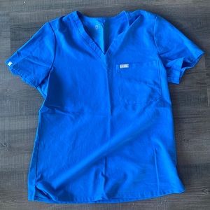 FIGS CATARINA ONE POCKET SCRUB TOP